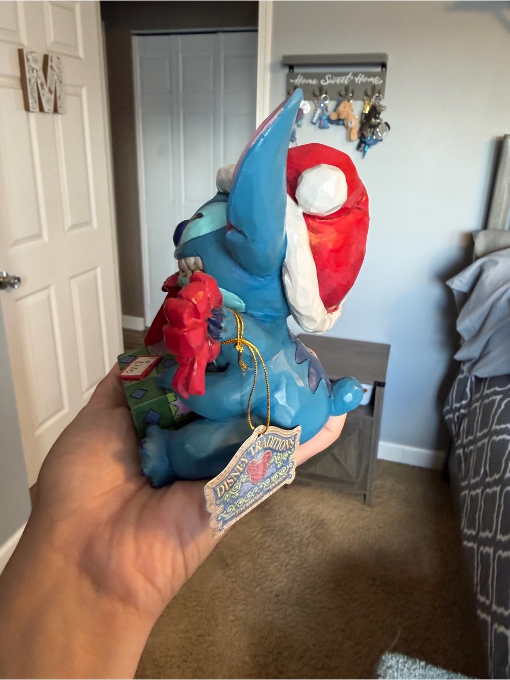 BNWT Disney Stitch Holiday Figurine Santa Stitch Wrapping Present - Picture 2 of 3
